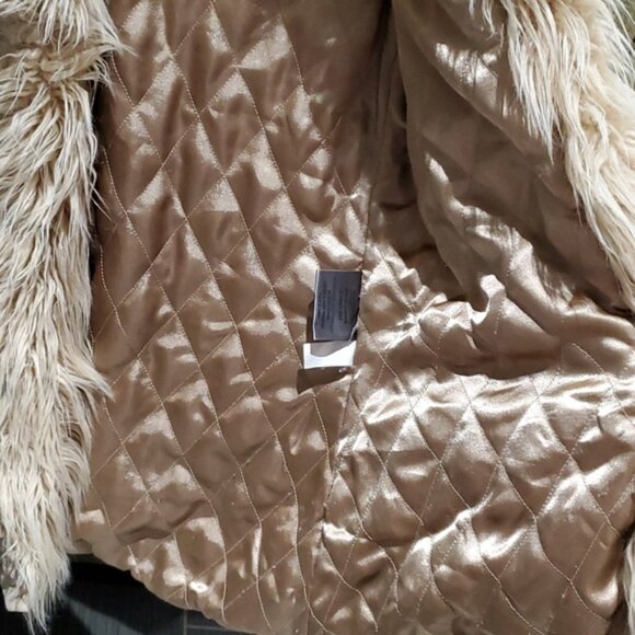 VINTAGE WILSON LEATHER COAT WITH FURRY COLLAR AND TRIM SIZE SMALL - Picture 7 of 12